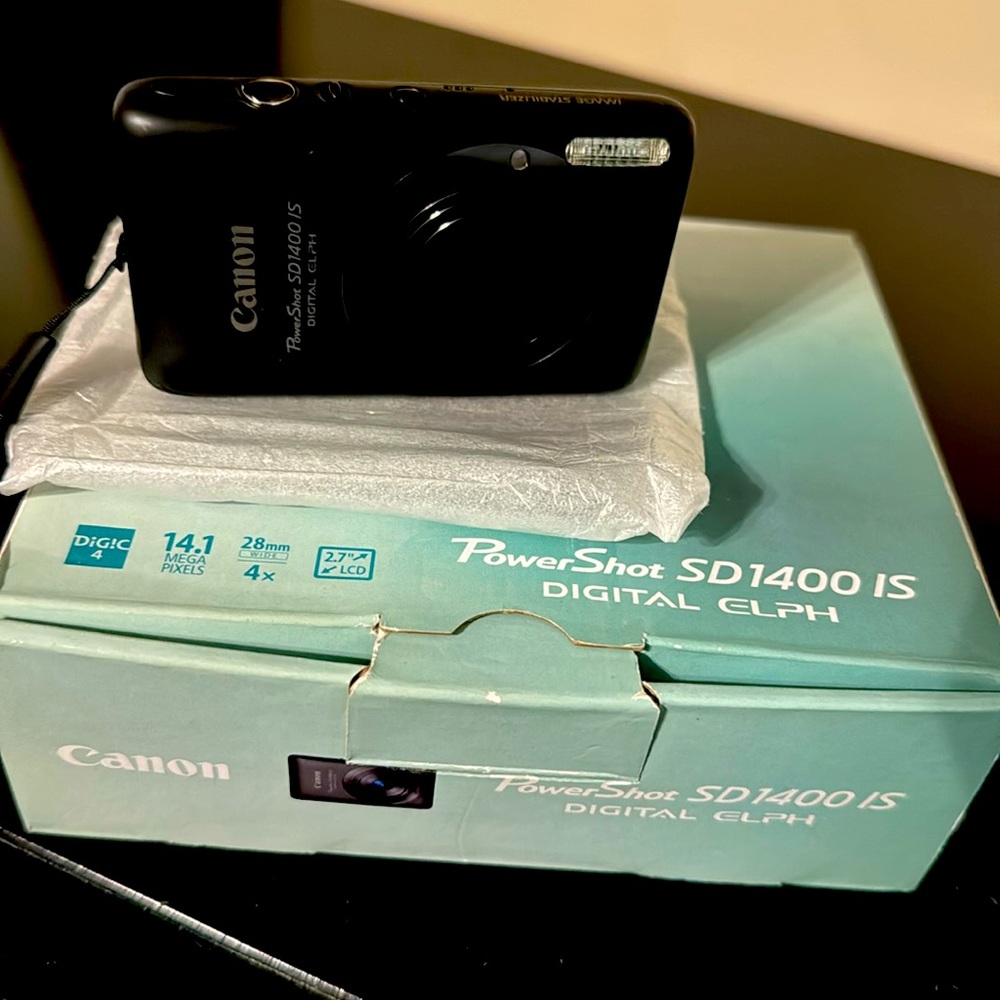 CANON DIGITAL CAMERA
